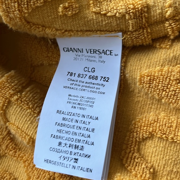 Versace Yellow Robe - Picture 8 of 10